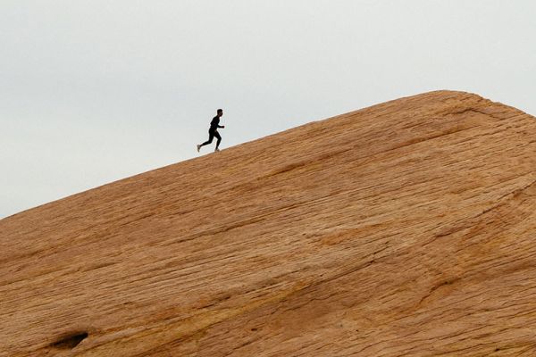 google ranking verbessern, läufer erklimmt berg